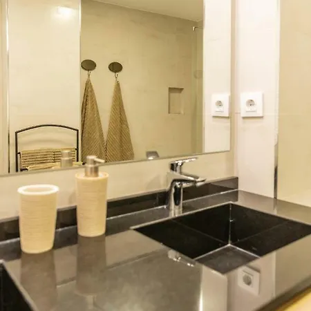 Luxury Alcazaba By Nagoa Homes * Малага